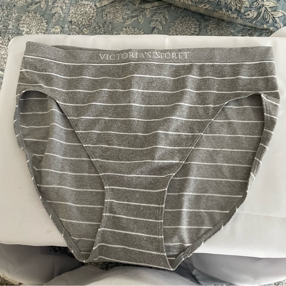 Victorias Secret L Grey White Stripe SEAMLESS NO SHOW High-Leg Waist Brief Panty